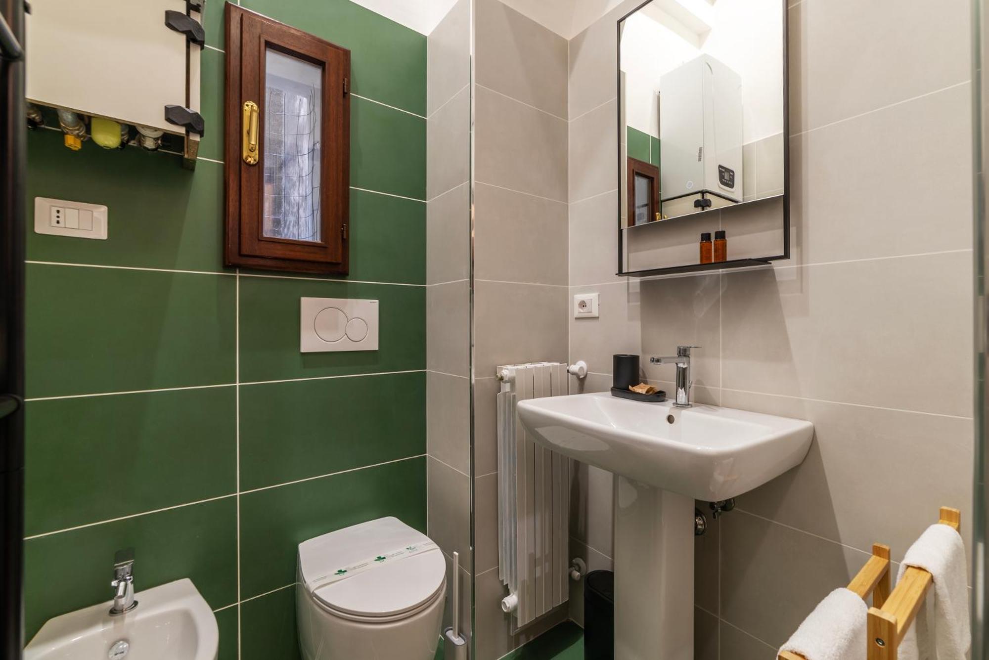 Brand New In The Heart Of Rome-for 5! Apartment